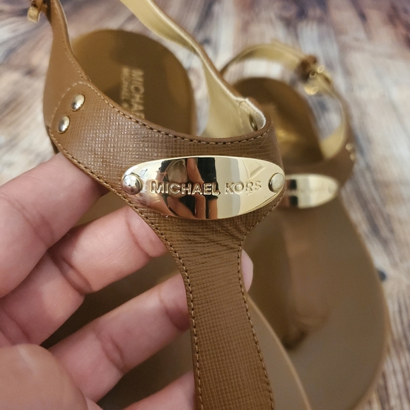 Michael Kors Plate Sandal - Picture 9 of 9